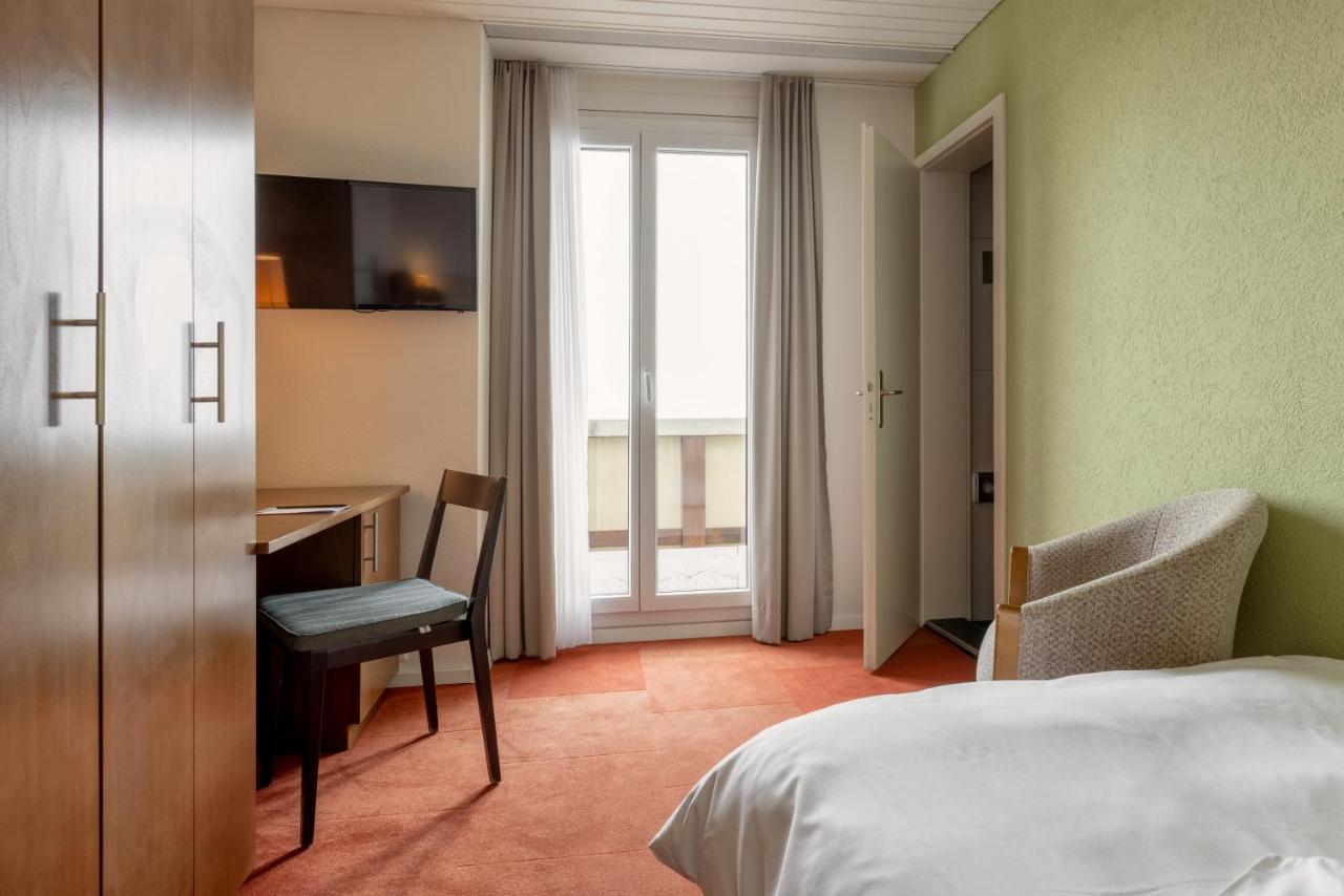 - Self Check-in Hotel Arosa