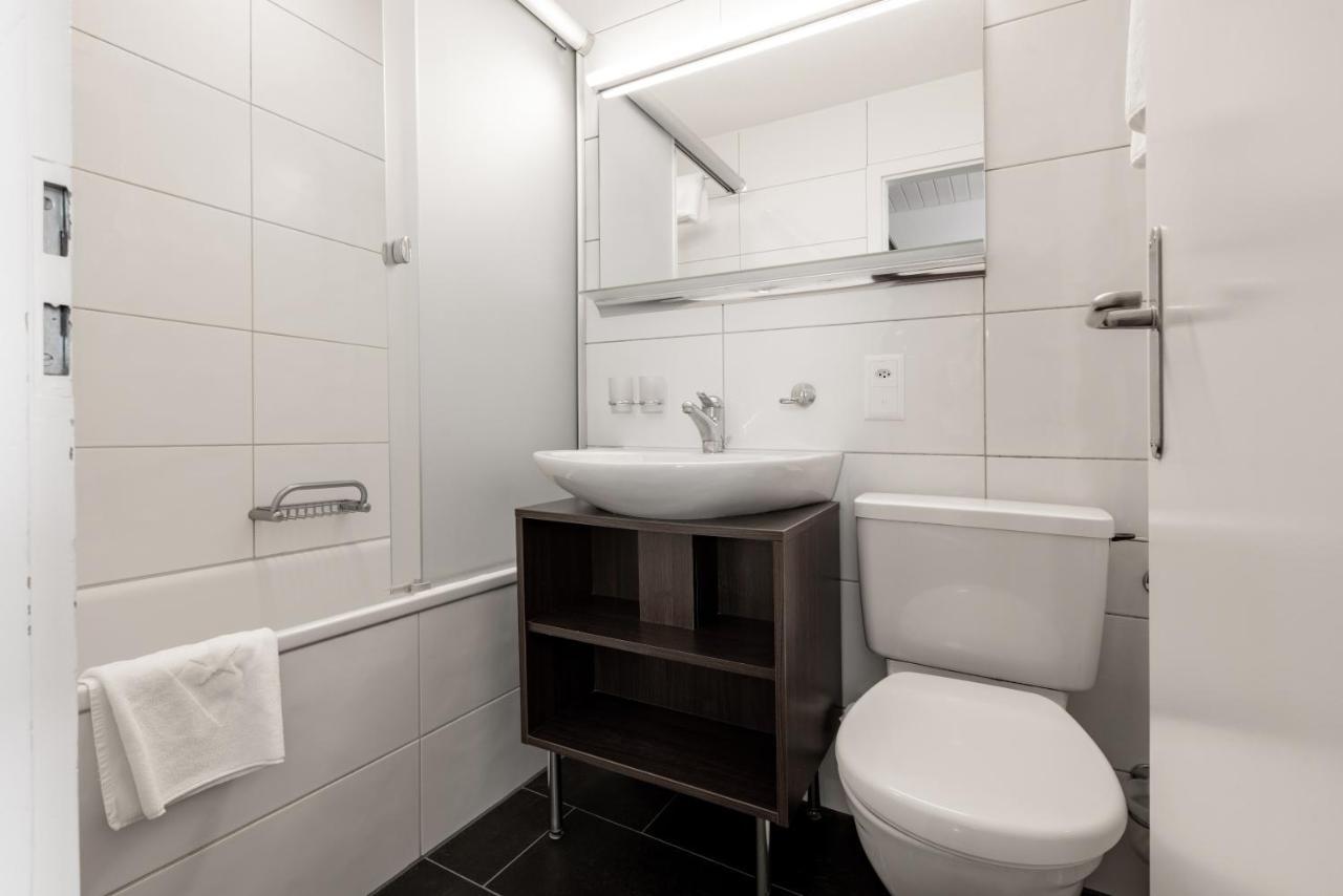 - Self Check-in Arosa