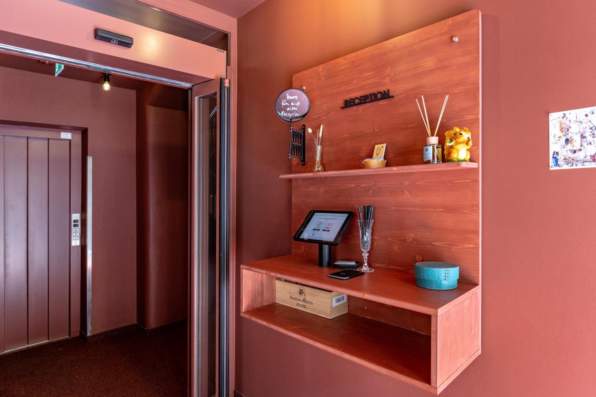 - Self Check-in Arosa