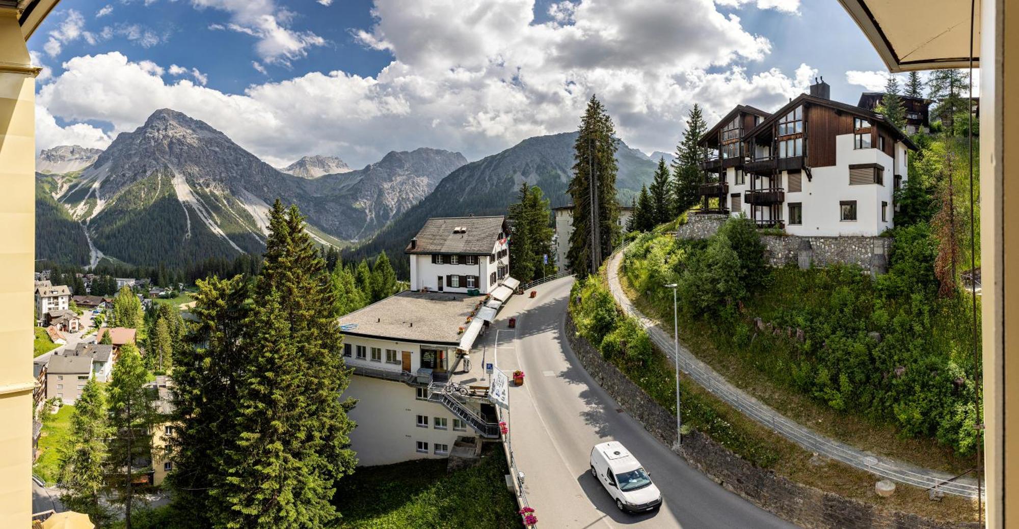 - Self Check-in * Arosa